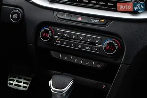 Удобный блок климат-контроля и комфортные опции - Kia ProCeed 3 поколение (FL) универсал