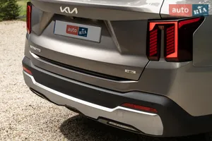  Стильні вертикальні задні ліхтарі  - Новий Kia Sorento 4 поколение (FL) кросовер
