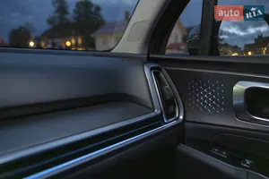 Стильне синє атмосферне підсвічування салону - Новий Kia Sorento 4 поколение (FL) кросовер