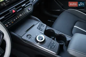 Високотехнологічна центральна консоль - Новий Kia Sportage 5 поколение (FL) кросовер
