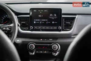 Современный центральный дисплей - Новый  Stonic 1 поколение (FL) кроссовер