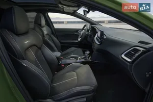 Спортивна атмосфера салону - Новий Kia XCeed 1 поколение (FL) кросовер