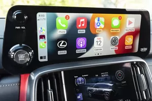 Apple CarPlay та Android Auto