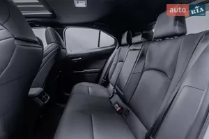 Простір для трьох - Новий Lexus UX 1 поколение (FL) кросовер