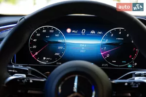 3D-дисплей - Новий Mercedes-Benz E-Class W214 седан