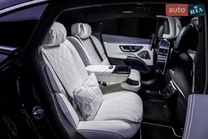 First class - Mercedes-Benz EQS V297 (FL) седан