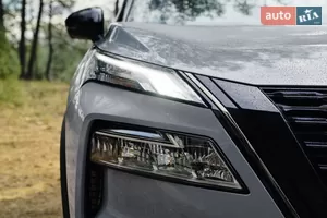 Свет, адаптирующийся к дороге - Новый Nissan X-Trail T33 (FL) кроссовер