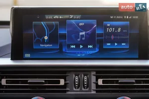 Большой медиадисплей в салоне - Новый Peugeot Landtrek 1 поколение (FL) пикап