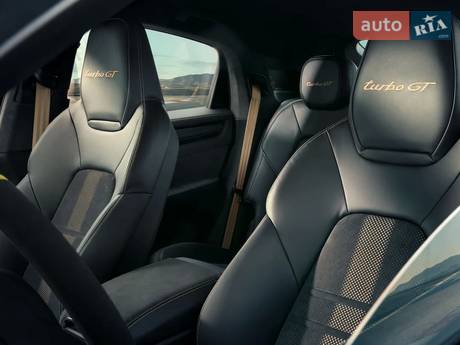 Спортивні сидіння з Alcantara