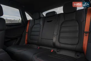 Комфортний задній ряд сидінь - Новий Porsche Macan 95B (2nd FL) кросовер