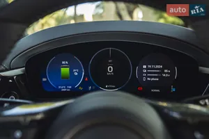 Цифрова панель приладів - Новий Porsche Macan 2 поколение кросовер