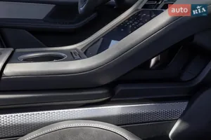Акцент на оригінальній консолі - Новий Porsche Taycan 1 поколение (FL) седан