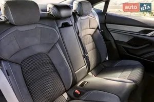 Комфортний задній ряд - Новий Porsche Taycan 1 поколение (FL) седан