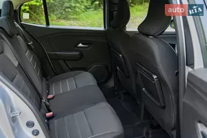 Комфорт заднего ряда: простор для ежедневных поездок - Новый Renault Taliant 1 поколение седан