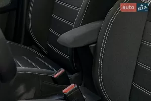 Комфорт в деталях: индивидуальный подлокотник Renault Taliant - Новый Renault Taliant 1 поколение седан