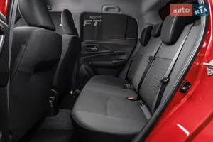 Удобный задний ряд сидений - Новый Suzuki Swift 7 поколение хэтчбек