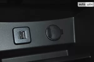 USB-порт та розетка 12V