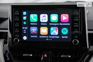 Поддержка приложений Apple CarPlay и Android Auto