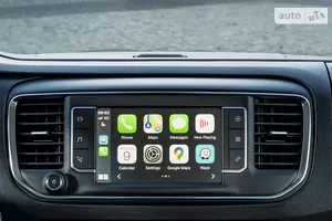 Поддержка систем Apple CarPlay и Android Auto