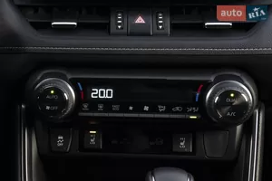 Клімат-контроль із 2-ма зонами - Новий  RAV4 5 поколение (FL) кросовер