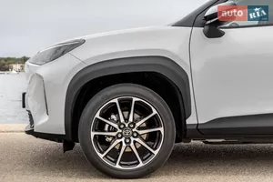 Спортивна геометрія - Новий Toyota Yaris Cross 1 поколение кросовер