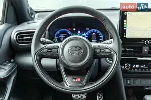 Спортивний акцент керма - Новий Toyota Yaris Cross 1 поколение кросовер