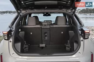 Вантажність у компактному форматі - Новий Toyota Yaris Cross 1 поколение кросовер