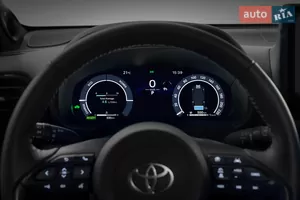 Цифрова панель приладів - Новий Toyota Yaris Cross 1 поколение кросовер