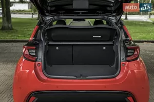 Універсальність для щоденних поїздок - Новий Toyota Yaris 4 поколение хетчбек