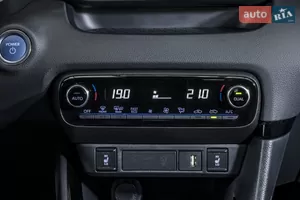 Цифрова точність - Новий Toyota Yaris 4 поколение хетчбек