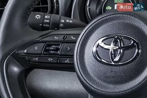 Технології в компактному форматі - Новий Toyota Yaris 4 поколение хетчбек