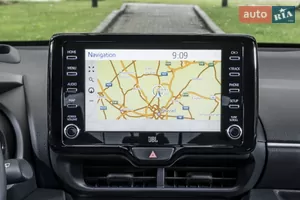 Навігація в центрі уваги - Новий Toyota Yaris 4 поколение хетчбек
