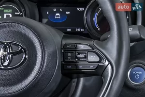 Один дотик до запуску - Новий Toyota Yaris 4 поколение хетчбек
