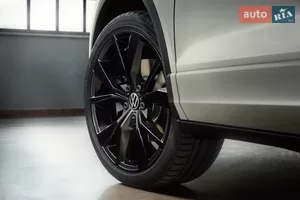 Акцент на динаміку - Новий Volkswagen T-Roc 1 поколение (FL) кросовер