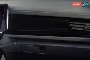 Мінімалізм, що працює на стиль - Новий Volkswagen T-Roc 1 поколение (FL) кросовер