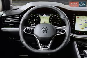 Центр управления в стиле R-Line - Новый Volkswagen Touareg 3 поколение (FL) кроссовер