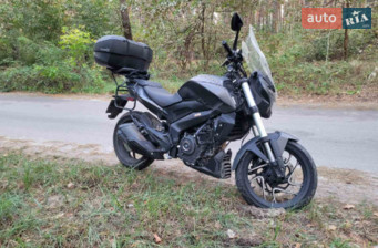 Bajaj Dominar