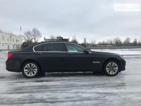 BMW 750 2011