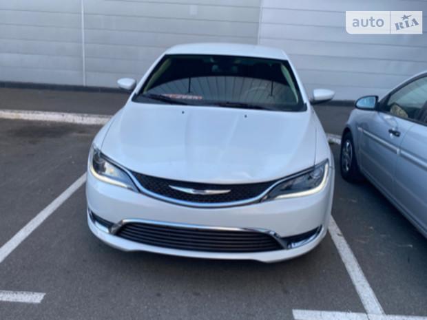 Chrysler 200