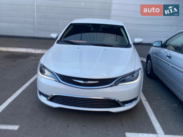 Chrysler 200