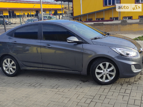 Hyundai Accent 2013