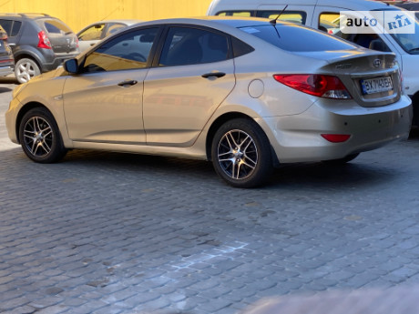 Hyundai Accent 2011