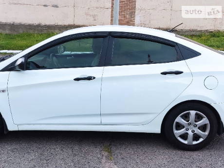 Hyundai Accent 2012