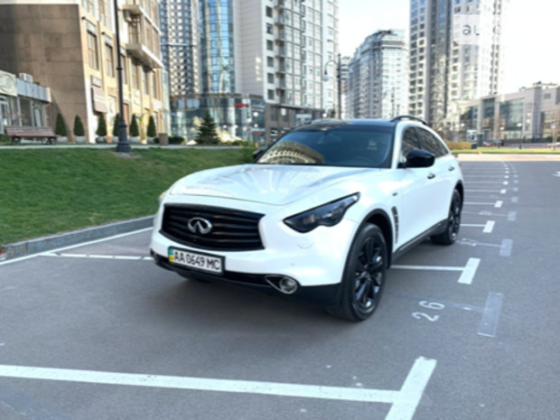 Infiniti QX70