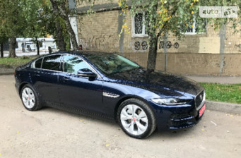 Jaguar XE  2020