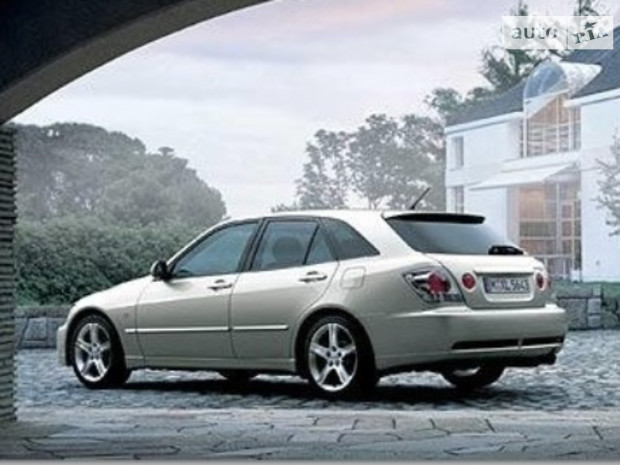 Lexus IS 200