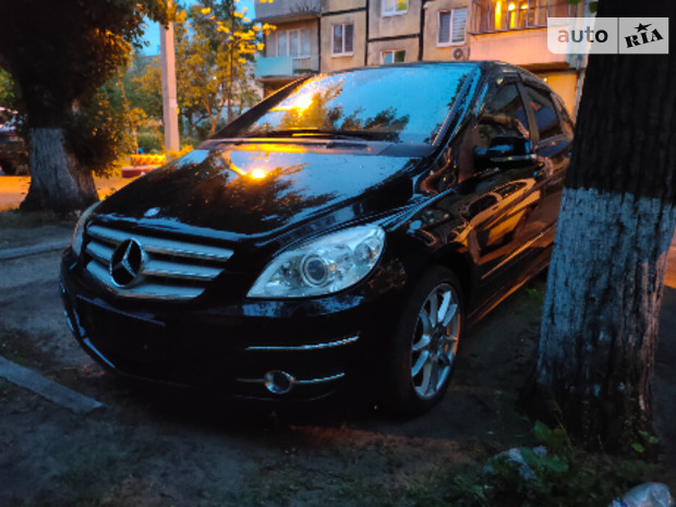 Mercedes-Benz B 200