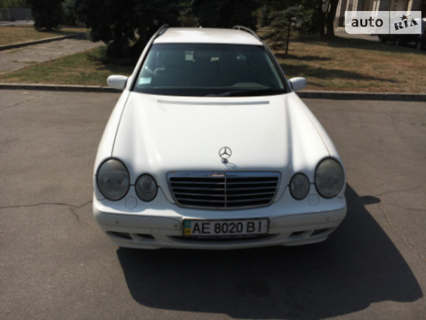 Mercedes-Benz E 200