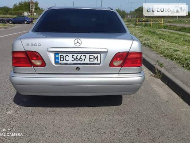 Mercedes-Benz E 200