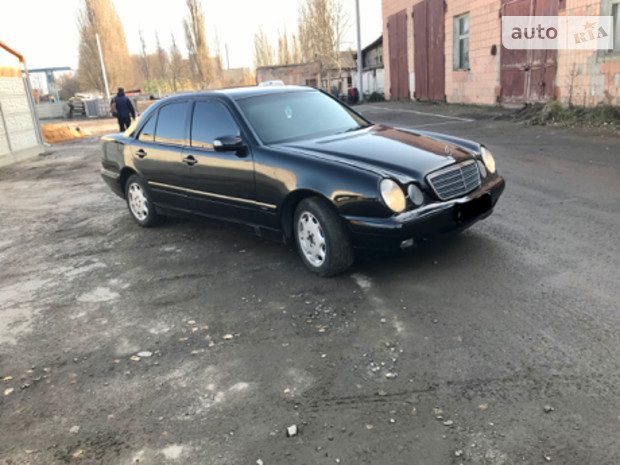 Mercedes-Benz E 220